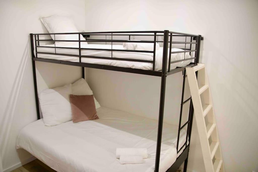 Another Brick In The Wall Apartment In Paris Sleeps 9 Esterno foto