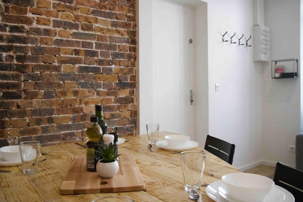 Another Brick In The Wall Apartment In Paris Sleeps 9 Esterno foto