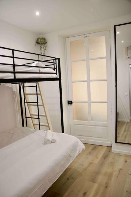 Another Brick In The Wall Apartment In Paris Sleeps 9 Esterno foto