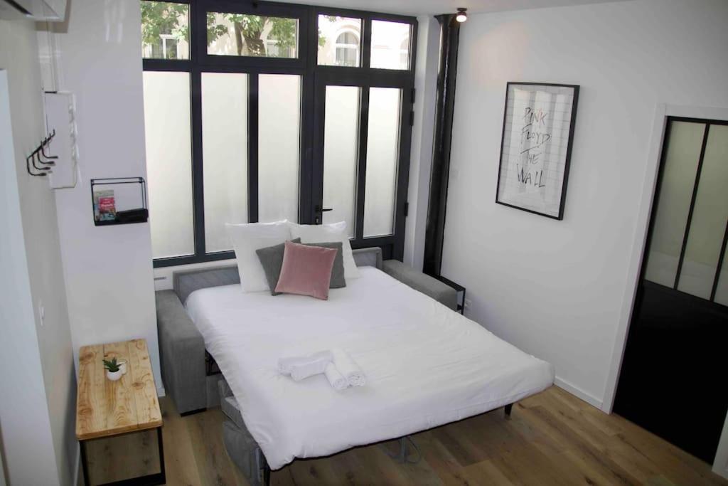 Another Brick In The Wall Apartment In Paris Sleeps 9 Esterno foto