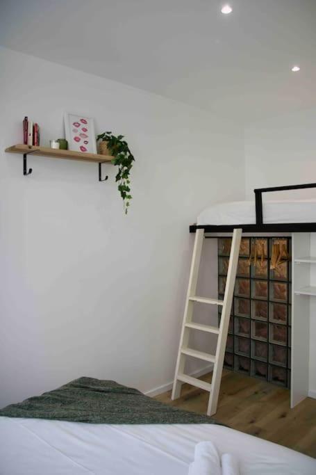 Another Brick In The Wall Apartment In Paris Sleeps 9 Esterno foto